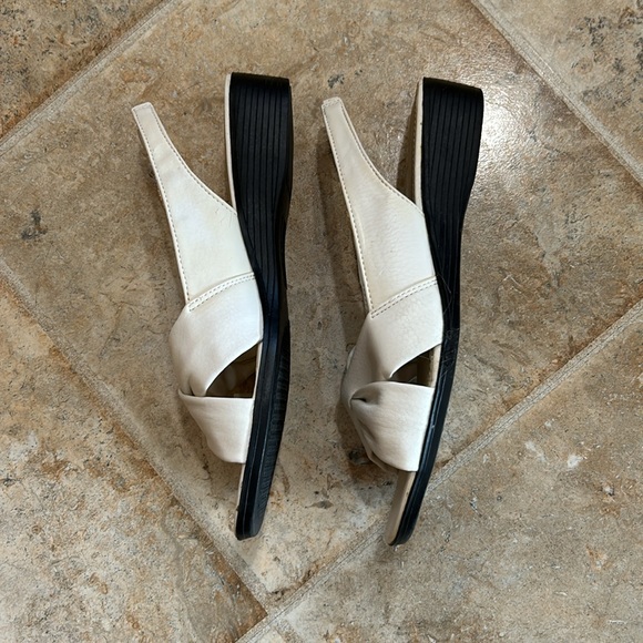 LIFE STRIDE SANDALS - Picture 4 of 10